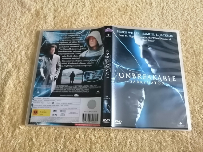 UNBREAKABLE - SÄRKYMÄTÖN DVD