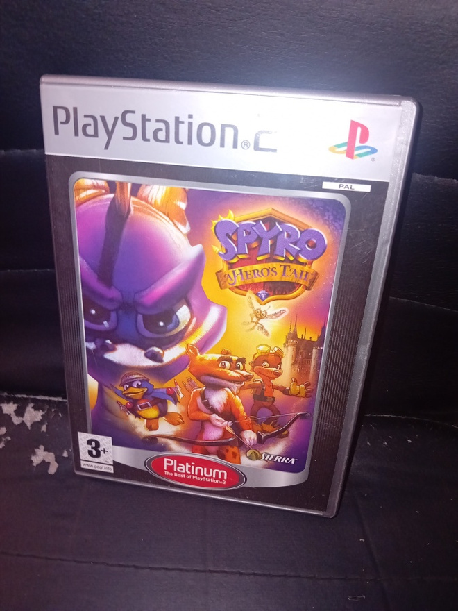PS 2 : A HERO'S TAIL ( SIS POSTIKULU ) PLATINUM
