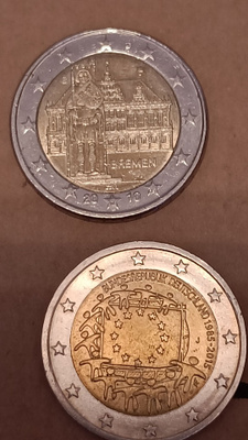 10 kpl ulkomaisia 2 € juhlarahoja kierrosta