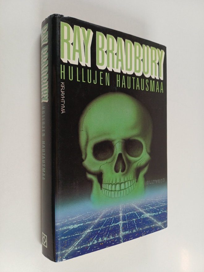 Ray Bradbury : Hullujen hautausmaa : toisenlainen kertomu...