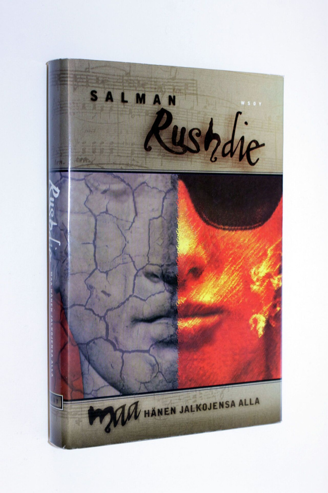 Salman Rushdie: Maa hänen jalkojensa alla