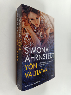Simona Ahrnstedt : Yön valtiatar