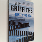 Elly Griffiths : Risteyskohdat - pikkukuva 1