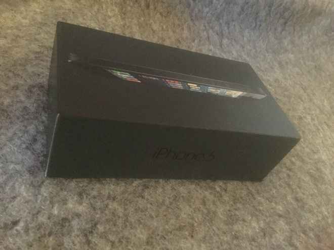 IPhone 5 :n pahvikotelo / säilytyskotelo
