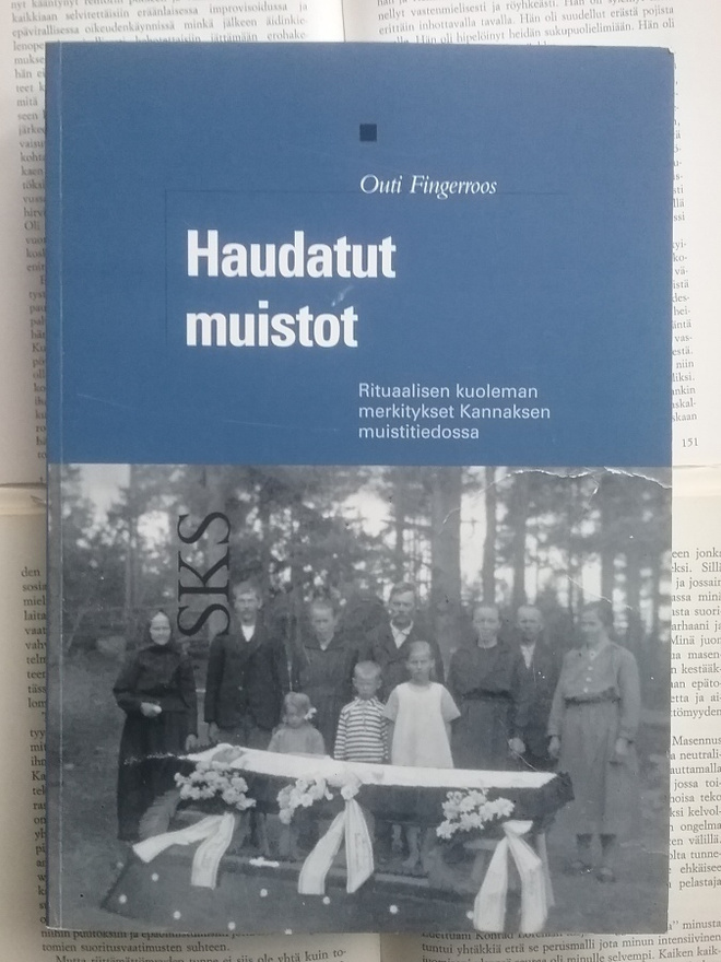 Outi Fingerroos - Haudatut muistot (nid.)