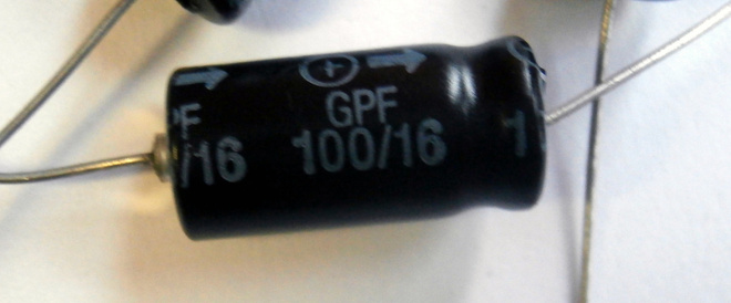 Kondensaattori  100uF / 16V  GPF  10 kpl