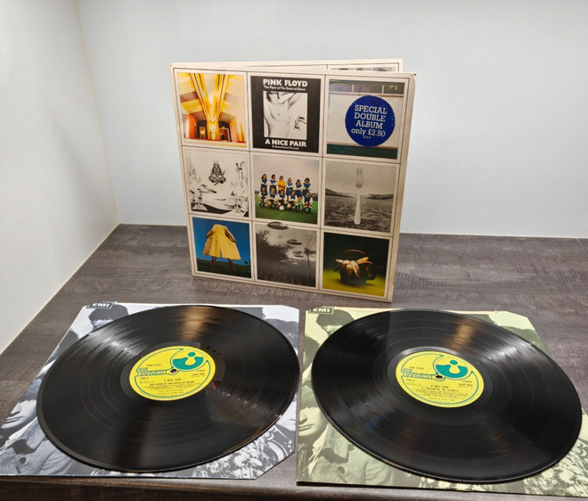 1. UK-painos Pink Floyd - A Nice Pair (Phang-versio)