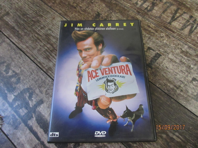 Ace Ventura, Lemmikkidekkari dvd, 1994