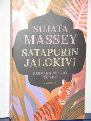 Sujata Massey : SATAPURIN JALOKIVI Perveen Mistry tutkii