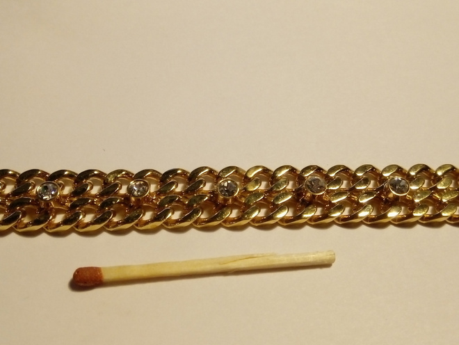 Upea kivellinen rannekoru napakalla lukolla, 20 cm