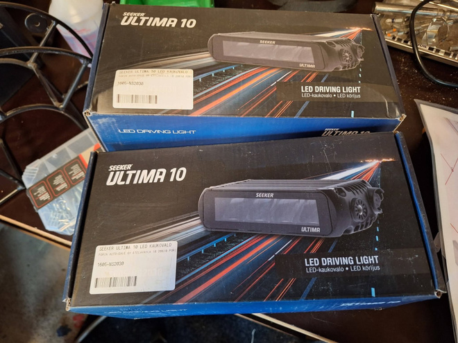 Kaukovalot Seeker Ultima 10 2 kpl