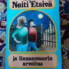 Neiti etsivä ja linnanmuurin arvoitus - pikkukuva 1