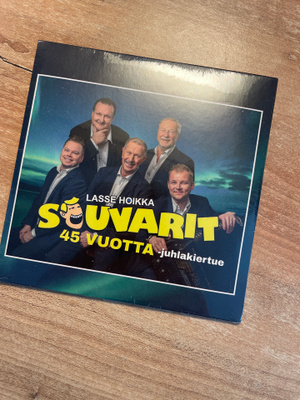 Lasse Hoikka & Souvarit . 45 v juhlakiertue CD ep muoveissa