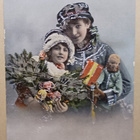 Äiti ja tytär, sylissä leluja, kukkia, lahjoja, p. 1917 - pikkukuva 1