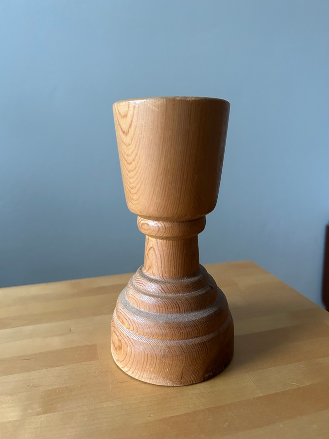 Puinen vintage kynttilänjalka ( 17 cm )