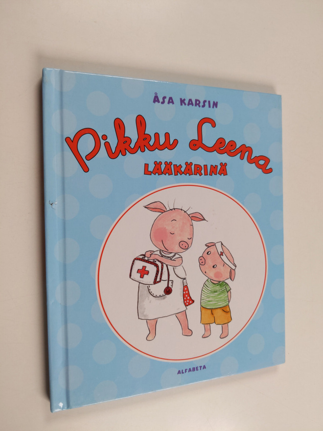 Åsa Karsin : Pikku Leena lääkärinä