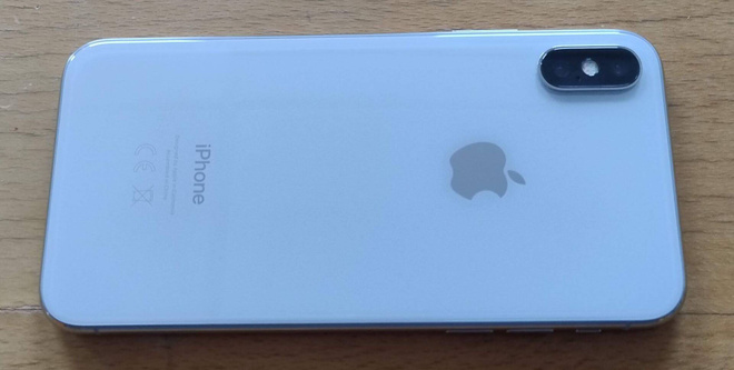 iPhone X 64 GT Valkoinen tarvikkeineen