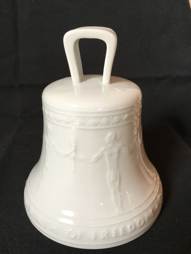 Freedom Bell "RAUHAN KELLO" 1950, KPM Berlin, posliini, 12cm