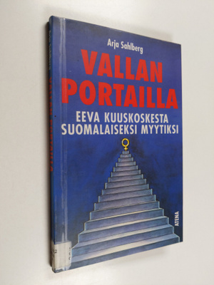 Arja Sahlberg : Vallan portailla : Eeva Kuuskoskesta suom...