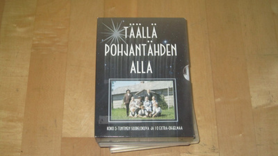 TÄÄLLÄ POHJANTÄHDEN ALLA + AKSELI JA ELINA BOXI
