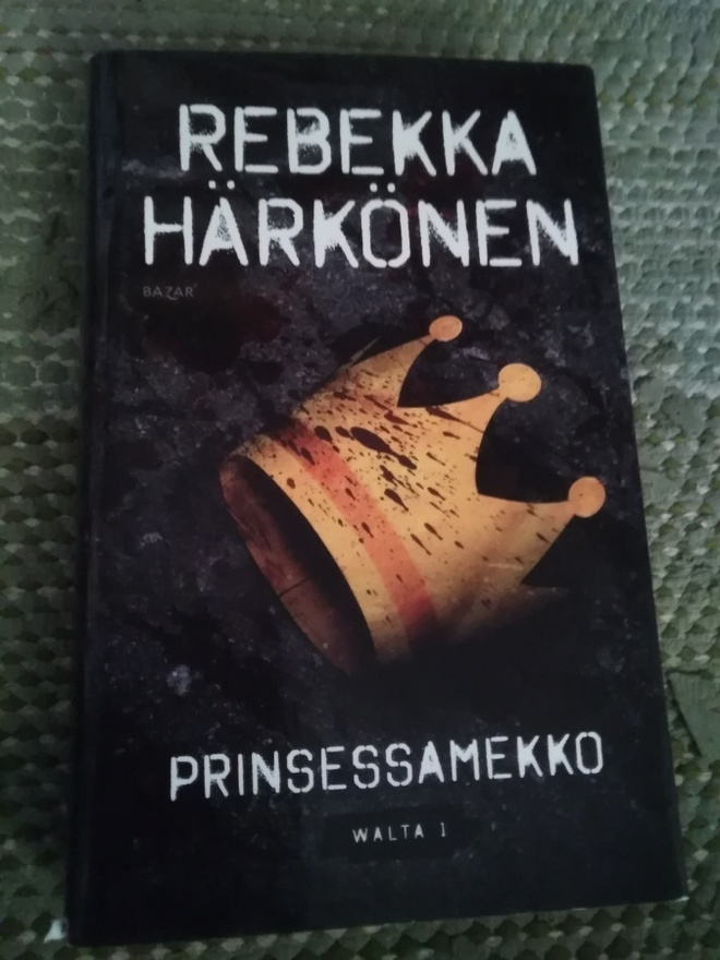 Rebekka Härkönen: Prinsessamekko