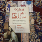 Naiset pyhyyden tulkkeina - pikkukuva 1