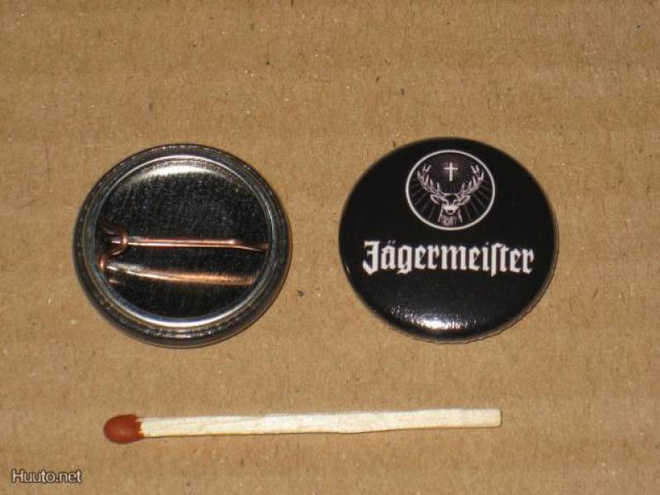Jägermeister - musta rintanappi 1" (n1)
