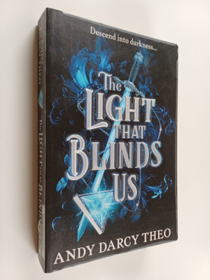 Andy Darcy Theo : The light that blinds us