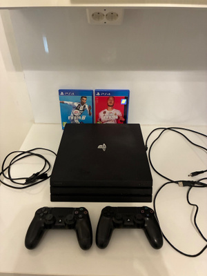 Playstation 4 pro, 2 ohjainta + 2 peliä