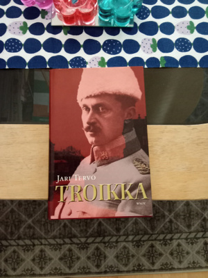 kirja Jari Tervo troikka