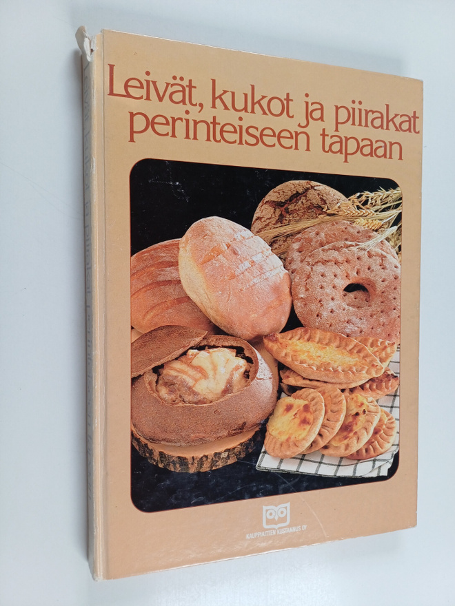Anna-Liisa Salo ym. : Leivät, kukot ja piirakat perinteis...