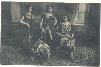 Naisorkesteri - vanha kortti