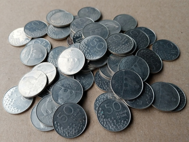 50 penniä mm. 1990 1991 ym.  yhteensä n. 180 grammaa