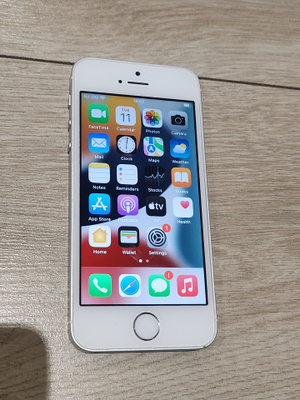 Iphone SE puhelin