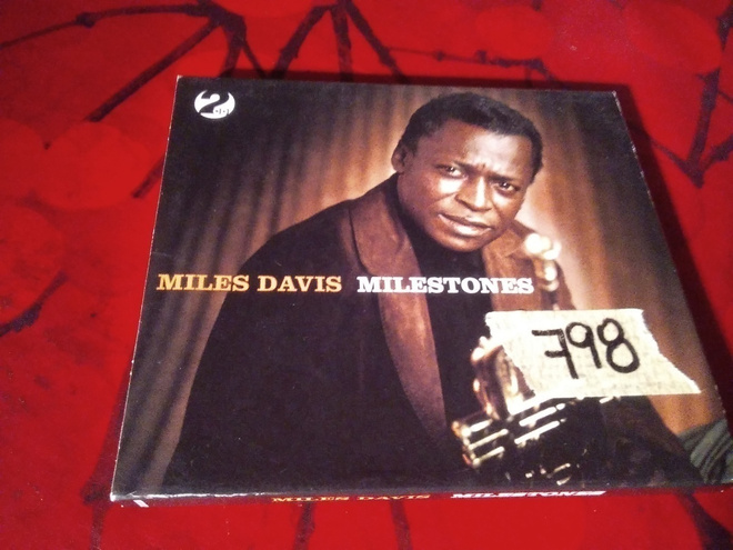 MILES DAVIS - MILESTONES CD