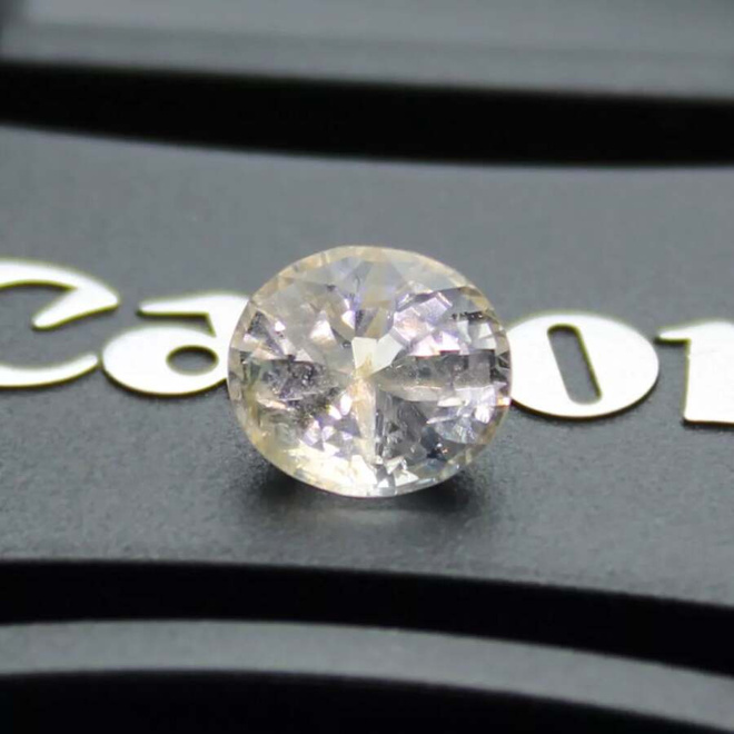 Taaffeiitti 1.54 ct väritön pinkki Burma SI + GIA todistus