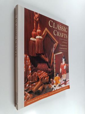 Jacqui Hurst : Classic crafts : a practical compendium of...