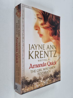 Amanda Quick ym. : The Girl Who Knew Too Much