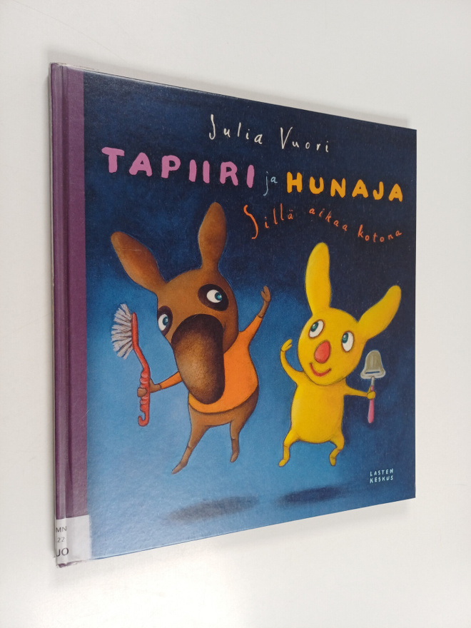 Julia Vuori : Tapiiri ja Hunaja : sillä aikaa kotona