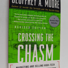 Geoffrey A. Moore : Crossing the chasm : marketing and se... - pikkukuva 1