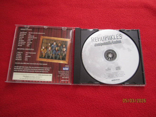 Rehupiikles Atomipommilla kuuhun CD