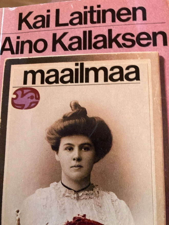 LAITINEN: AINO KALLAKSEN MAAILMAA