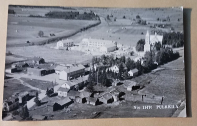 Pulkkila N:o 11470, kirkko, koulu, Velj. Karhumäki p. 1957
