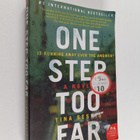Tina Seskis : One Step Too Far - A Novel - pikkukuva 1