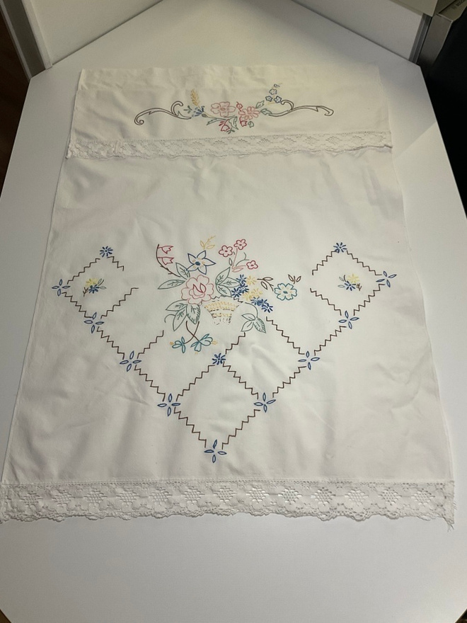 Ihana vintage pyyheliinapeitto , käsin kirjailtu