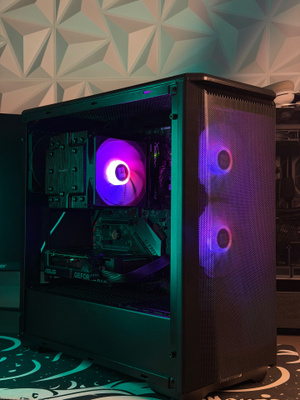 Pelitietkone RTX 4060 / i9