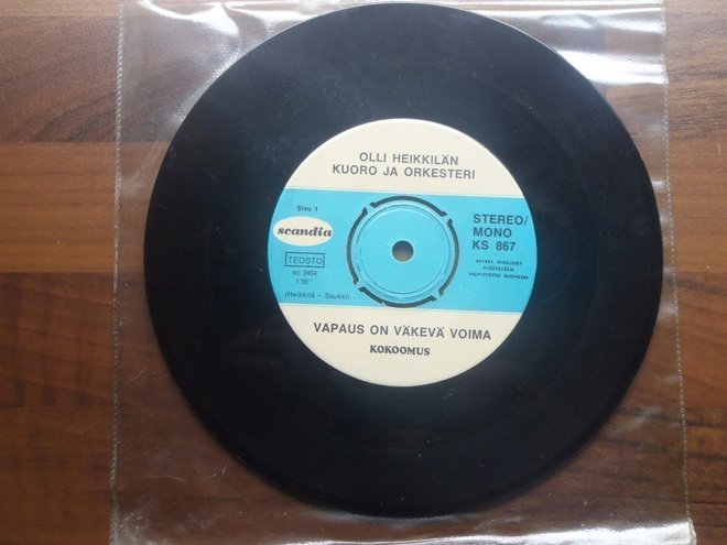 OLLI HEIKKILÄN KUORO JA ORKESTERI  7 " ( KOKOOMUS )