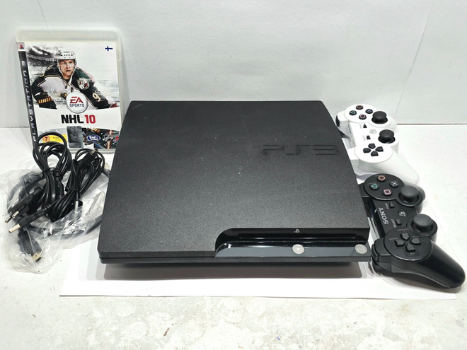 PS3 Slim 120GB konsoli + 2 ohjainta + peli [5]