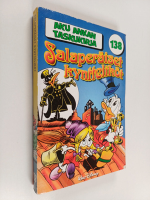 Walt Disney : Salaperäiset kyntteliköt