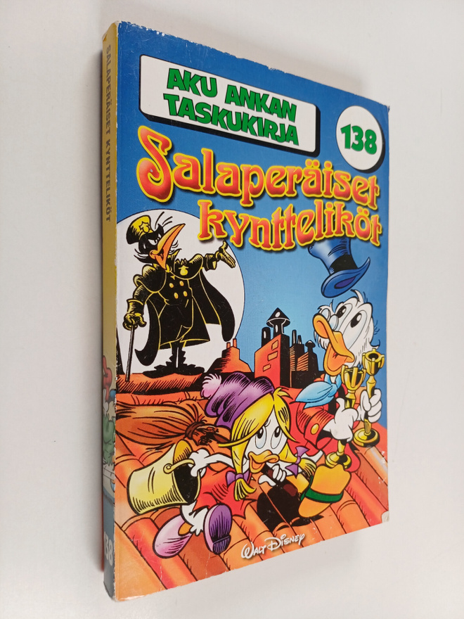 Walt Disney : Salaperäiset kyntteliköt